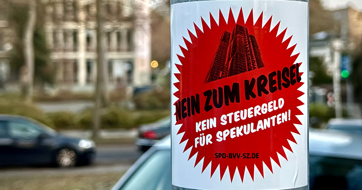 Aufkleber "Nein zum Kreisel" an einem Straßenschild