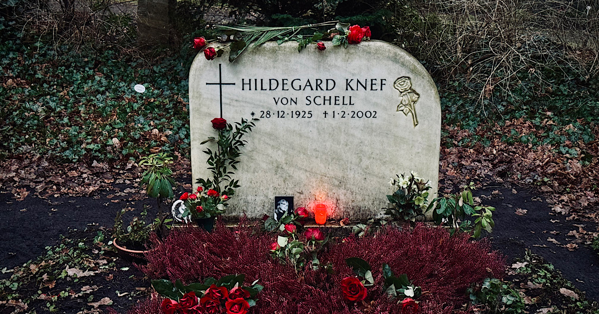 Grabstein von Hildegard Knef auf dem Waldfriedhof Zehlendorf