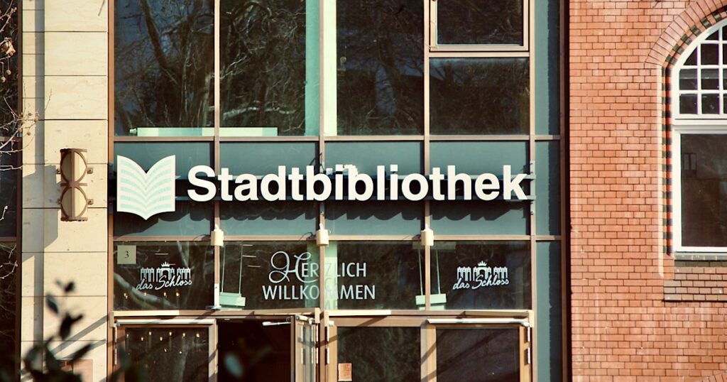 Eingang der Ingeborg-Drewitz-Bibliothek
